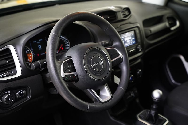 Jeep Renegade - fotka 14 z 22