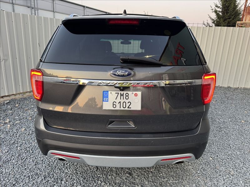 Ford Explorer 3,5 V6 268kW 4X4 PLATINUM - fotka 11 z 50
