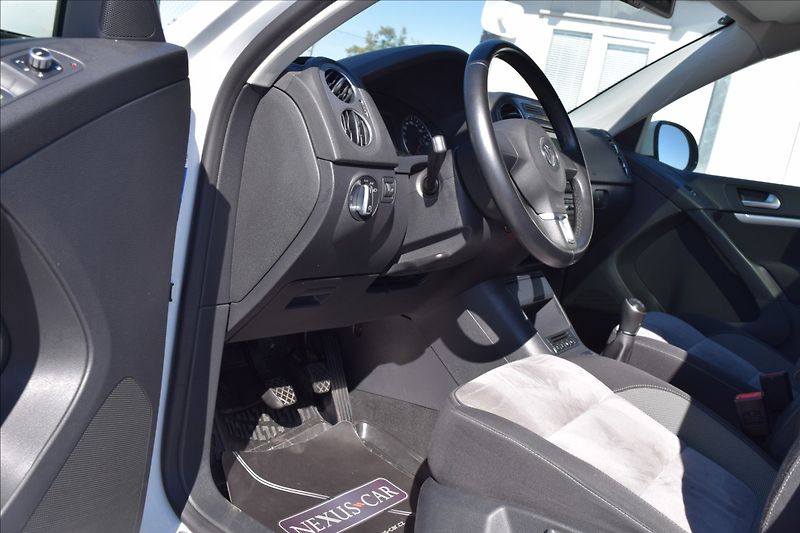 Volkswagen Tiguan 1,4 i 90kw BI-XENON PANORAMA - fotka 23 z 44