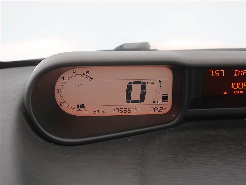 Citroën C3 Picasso (2009) 1.4 i, po STK, jezdí dobře - fotka 9 z 12