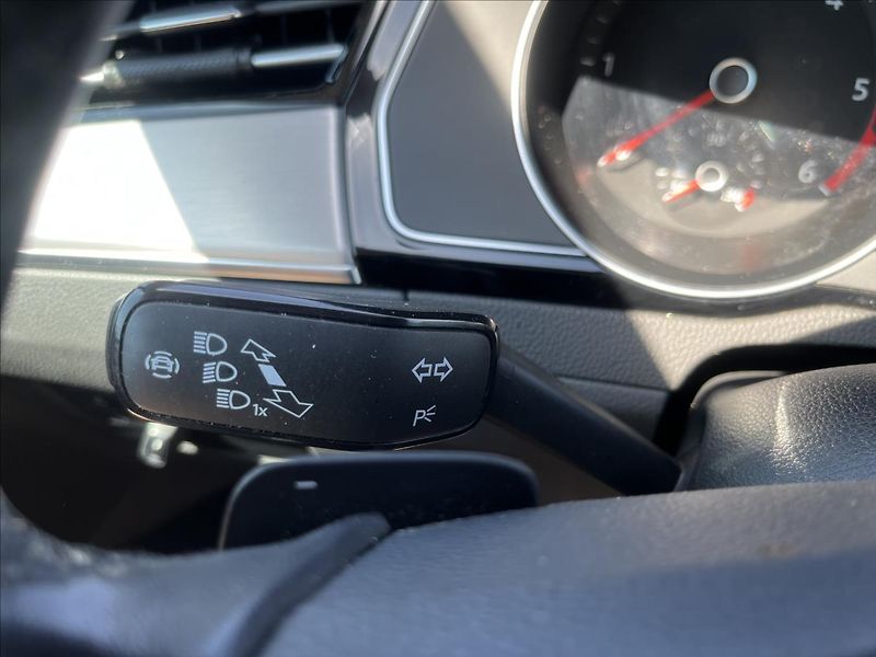 Volkswagen Passat 2,0 TDi 110KW DSG LED ELEGANCE - fotka 29 z 50