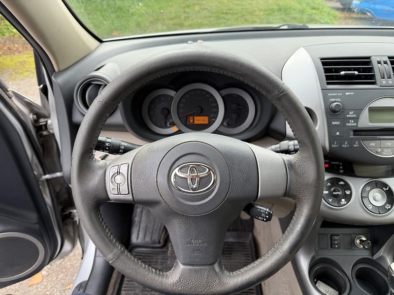 Toyota RAV4 2.2 D4-D 4x4 KLIMA ALU KUŽE - fotka 20 z 23