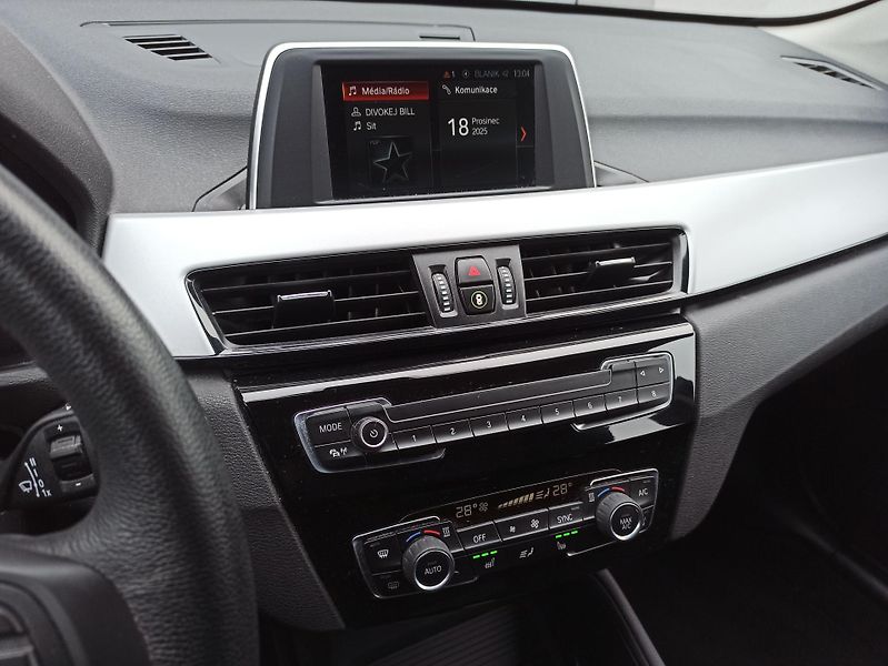 BMW X1 sDRIVE 20i 141kW ČR  - fotka 19 z 28