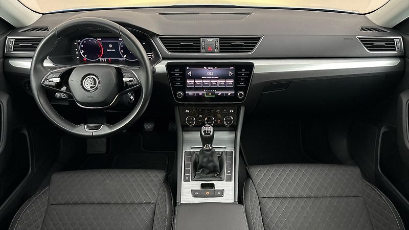 Škoda Superb 2.0 TDI Ambition Combi - fotka 8 z 24