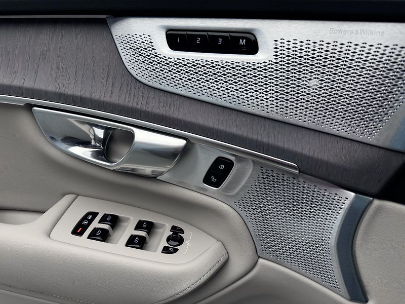 Volvo XC90 (2026) B5 AWD AUT BRIGHT ULTRA 7 míst - fotka 19 z 28