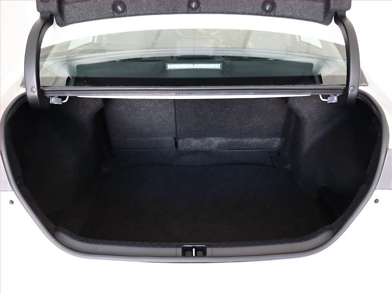 Toyota Corolla (2019) 1.6 Valvematic, Tempomat - fotka 11 z 16