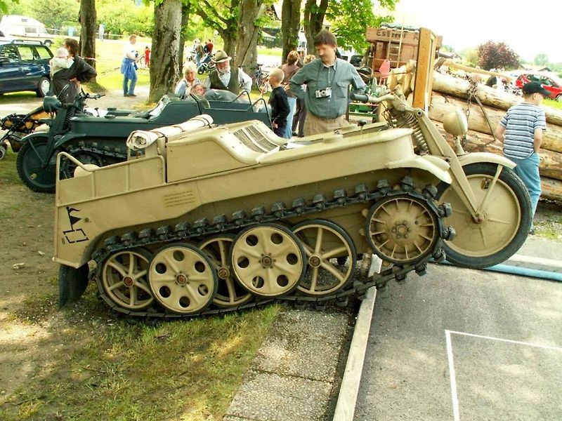 Jízdní ukázka Kettenkradu na srazu vojenských historických vozidel. Foto: Wikimedia Commons, Glunggebauer, CC BY-SA 4.0