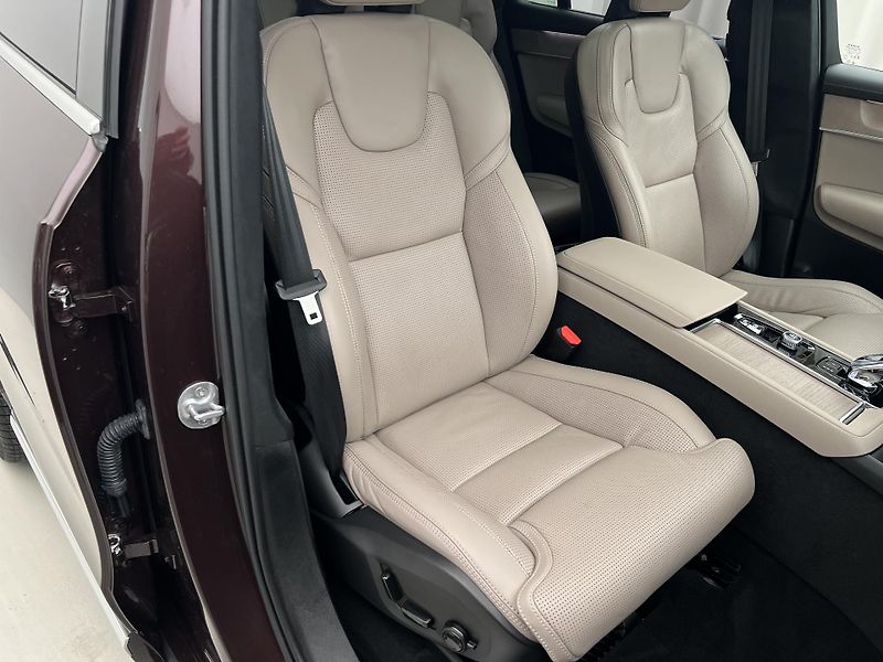 Volvo XC90 T8 AWD RECHARGE ULTRA BRIGHT - fotka 24 z 57