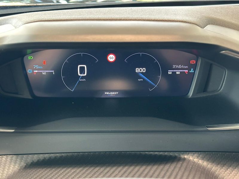 Peugeot 2008 1,2 PureTech Allure  74kW - fotka 11 z 17