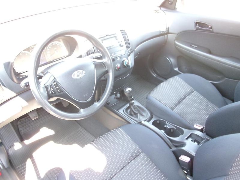 Hyundai i30 (2009) CW 1.6 CRDi KOUPENO ČR - fotka 9 z 10