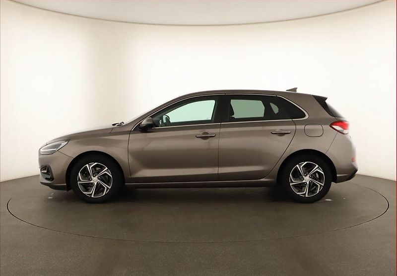 Hyundai i30 (2022) 1.0 T-GDI, Automat, ČR,1.maj - fotka 3 z 14
