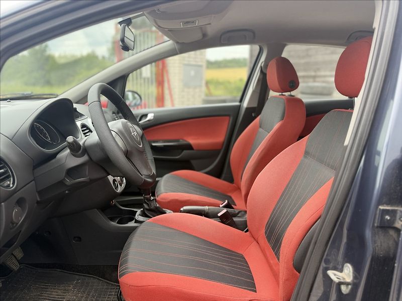 Opel Corsa 1,4 i KLIMA - fotka 9 z 21