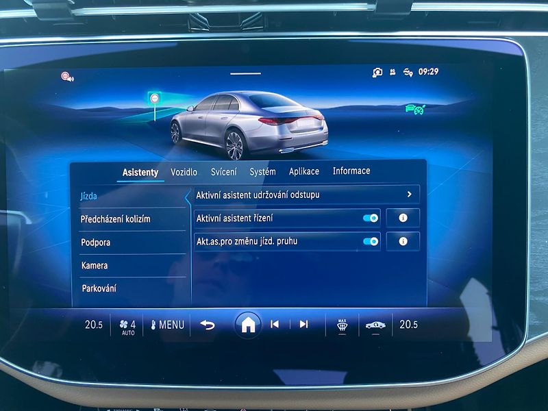 Mercedes-Benz Třídy E (2025) E 220 D 4MATIC - fotka 17 z 26