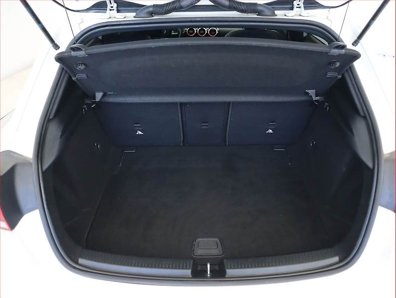 Mercedes-Benz Třídy A (2019) A 180 d, Automat, Kůže, Navi - fotka 14 z 27