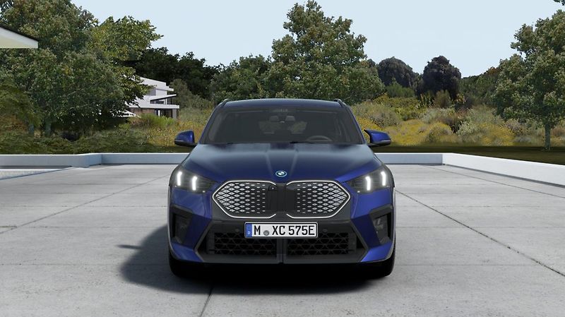 BMW iX2 xDrive30 - fotka 4 z 14