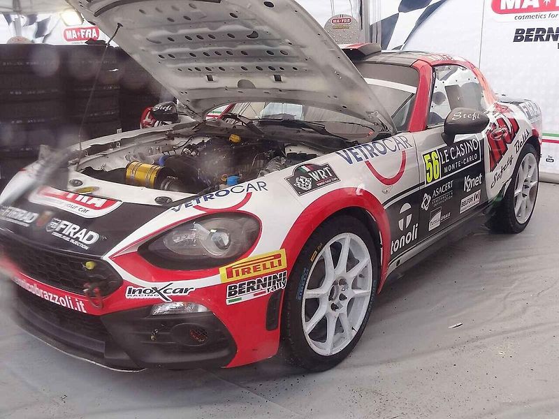 Přesto, že je všeobecně považován za italského automobilového konstruktéra, byl Carlo Abarth původem Rakušan. Na snímku je jeho hrob na hřbitově Grinzing.