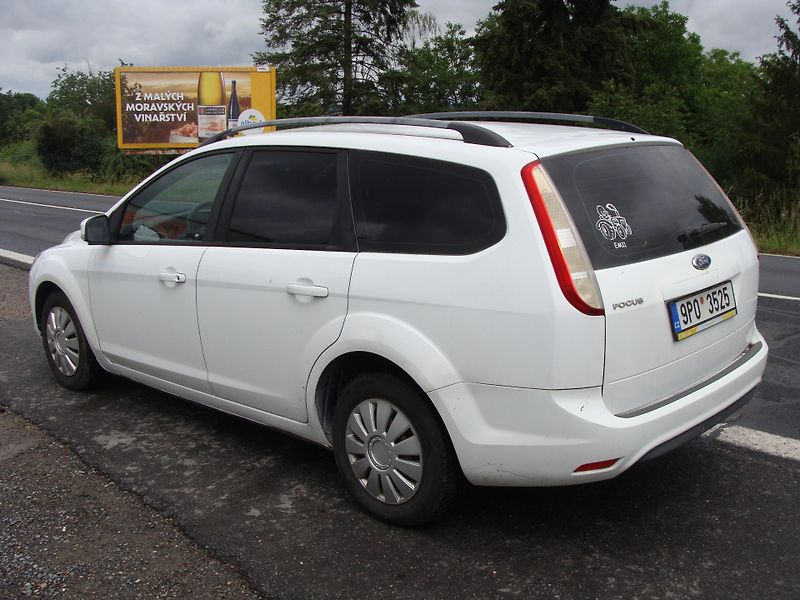 Ford Focus 1.6i, 74 kW, klimatizace - fotka 3 z 24