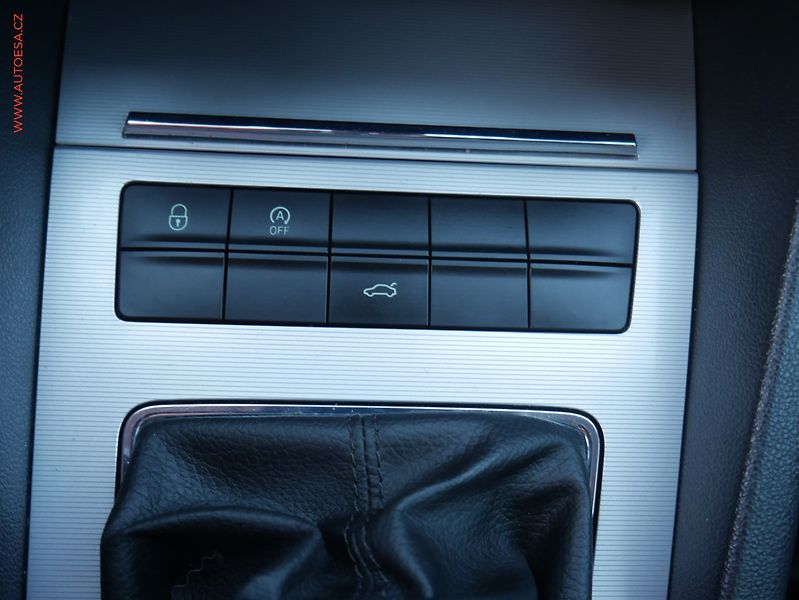 Škoda Octavia (2014) 2.0 TDi, Elegance, navi - fotka 20 z 20