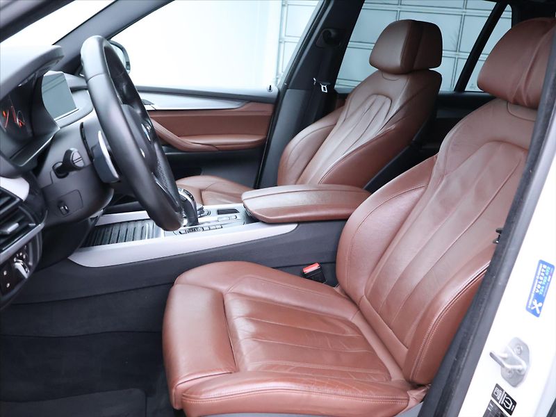 BMW X5 3,0 40d 230kW xD CZ M Paket DP - fotka 11 z 42