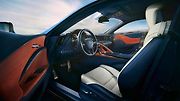 Lexus LC 500 v odstínu Structural Blue.