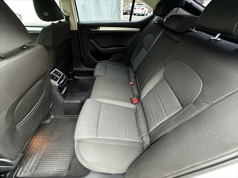 Škoda Superb 2,0 110kW DSG, CZ - fotka 11 z 41