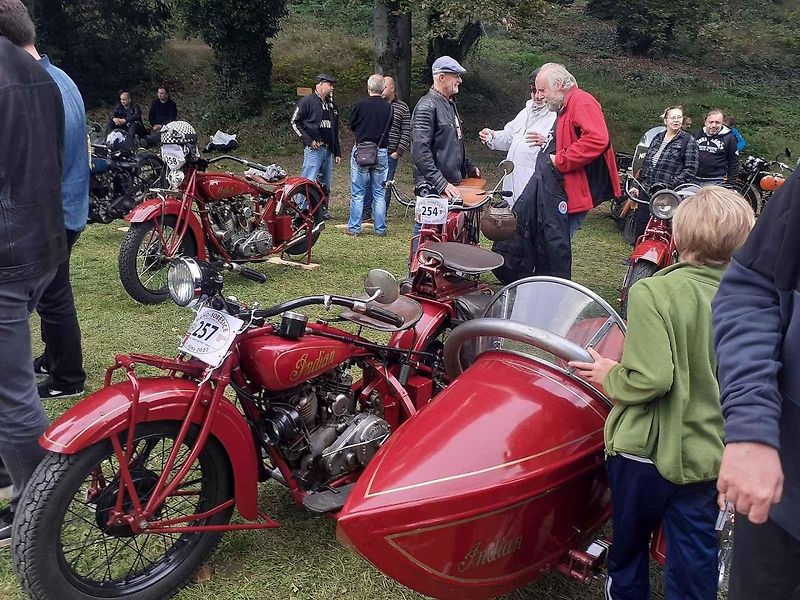 Milovníci historických automobilů i motocyklů si první říjnovou sobotu přišli na své při tradičním závodu Brno-Soběšice.