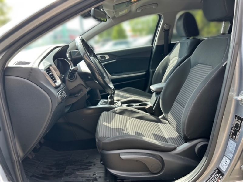 Kia Ceed 1,5 T-GDI 118 Top - fotka 7 z 11