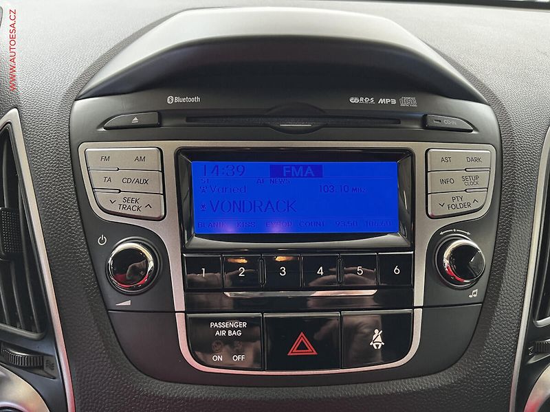 Hyundai ix35 (2011) 2.0CRDi 4x4, ČR, Xenon, AC - fotka 11 z 15