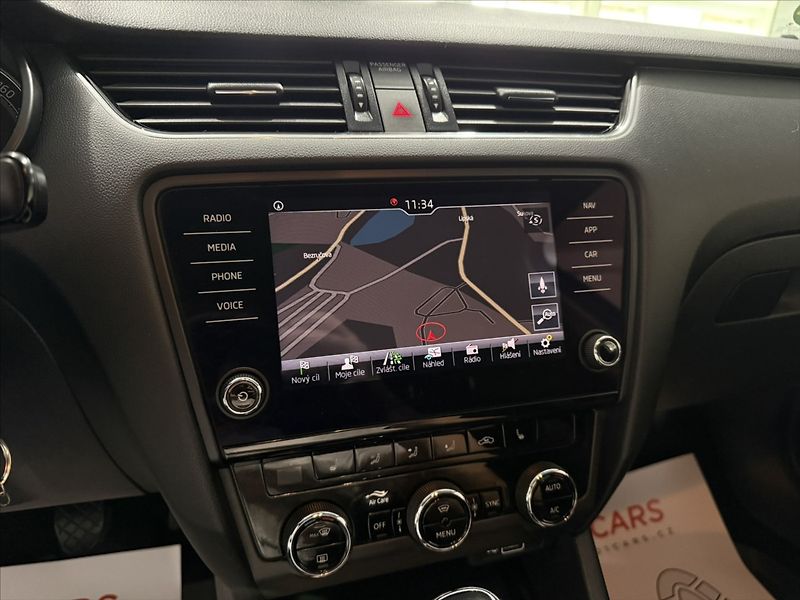 Škoda Octavia 2,0   TDI 110 kW DRIVE LED ACC - fotka 14 z 38