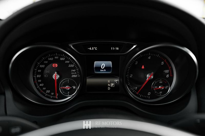 Mercedes-Benz CLA (2018) 220d SB 4Matic AMG - fotka 33 z 49