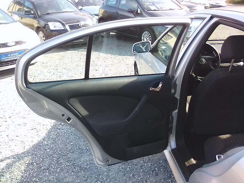 Škoda Octavia (2003) 2.0i , jede dobře - fotka 25 z 28