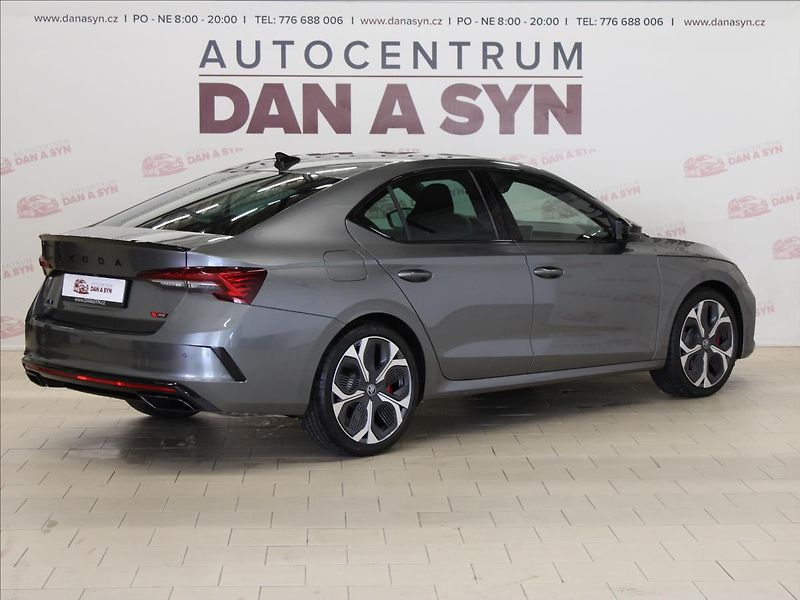 Škoda Octavia 2,0 TSI 195KW RS DCC, 1. maj. - fotka 4 z 39