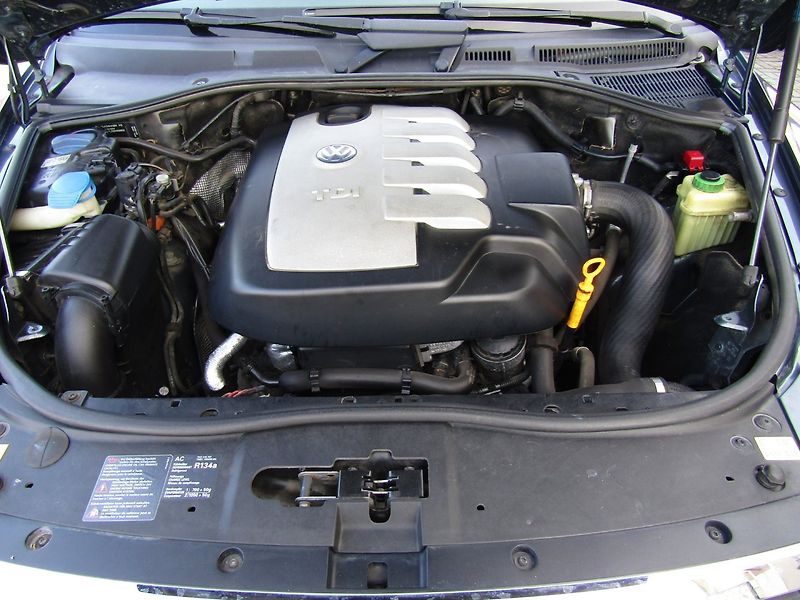 Volkswagen Touareg (2008) 2.5 TDI 4X4  PRUŽINY - fotka 36 z 38