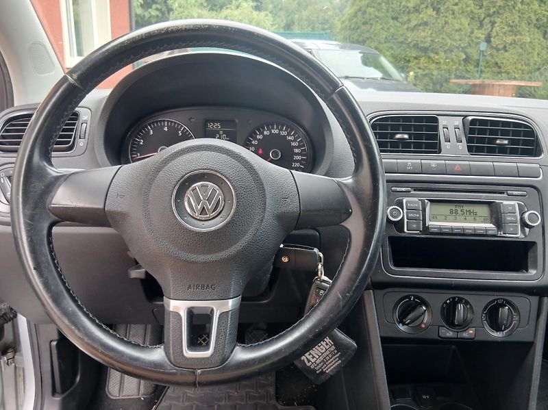 Volkswagen Polo 1.4i KLIMA ALU - fotka 16 z 27
