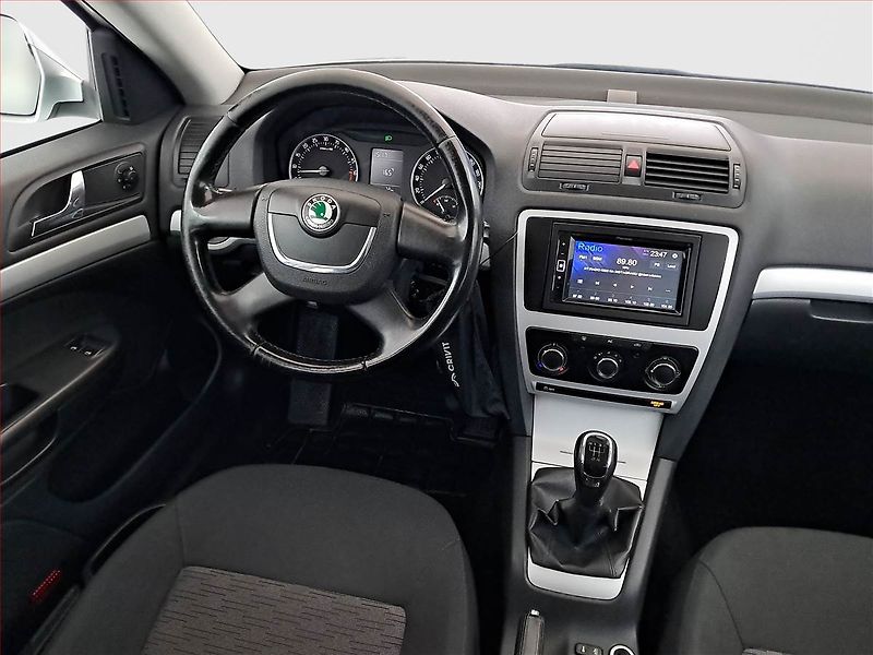 Škoda Octavia (2011) Ambiente 1.6 TDI, po STK - fotka 7 z 13