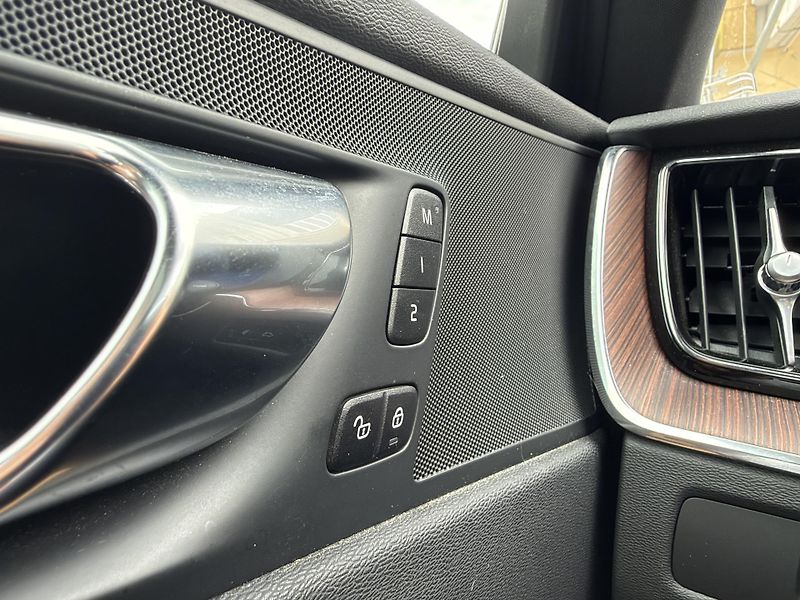 Volvo XC60 (2023) T6 AWD Recharge Plus Bright - fotka 28 z 51