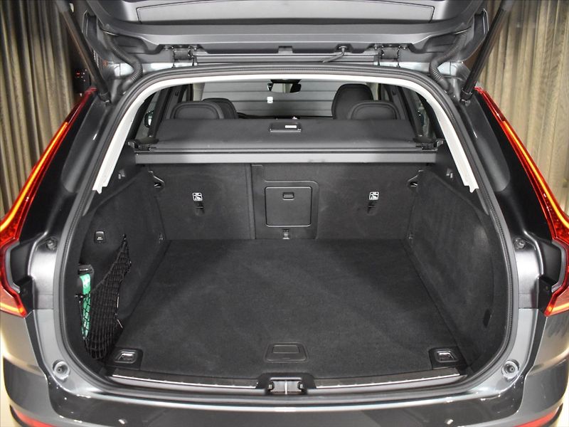 Volvo XC60 2,0 B5 AWD Plus BLIS,Bezklíč - fotka 10 z 22