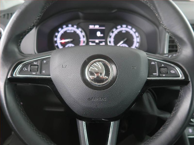 Škoda Karoq (2020) 1.6 TDI, Navi, Tempomat - fotka 19 z 20