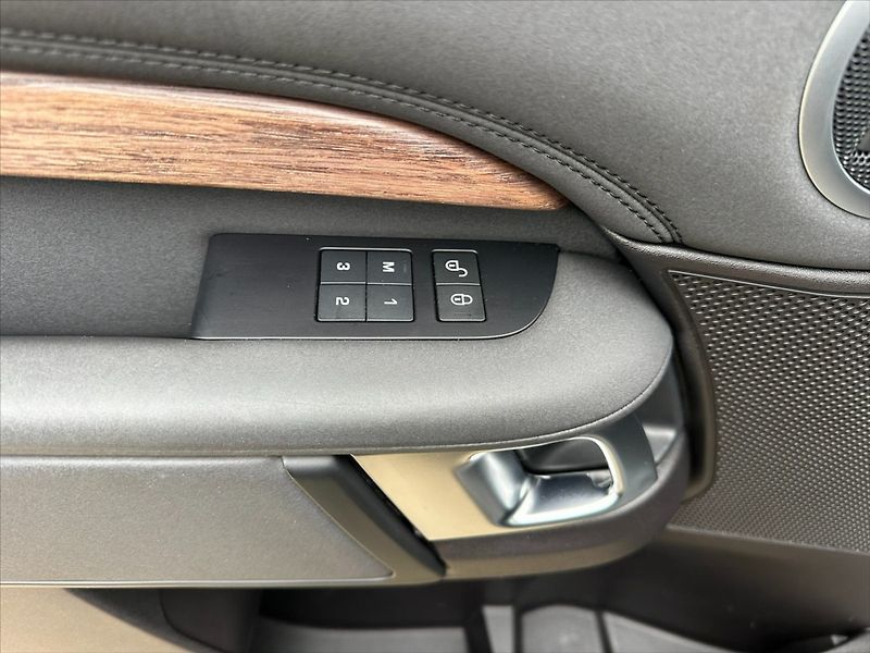 Land Rover Discovery 3,0 TDV6 190kW-HSE-CZ-DPH - fotka 25 z 49