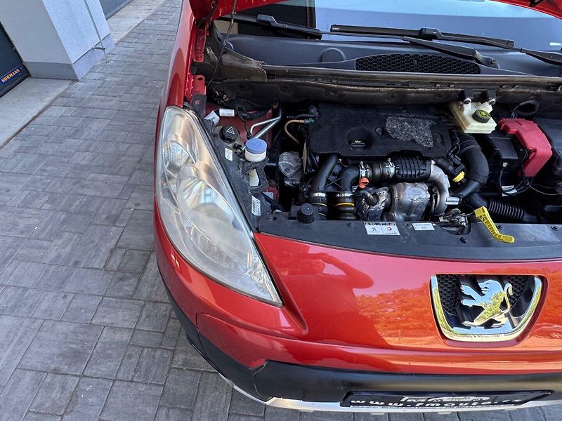 Peugeot Partner (2011) 1.6 HDi, 7 míst - fotka 25 z 32