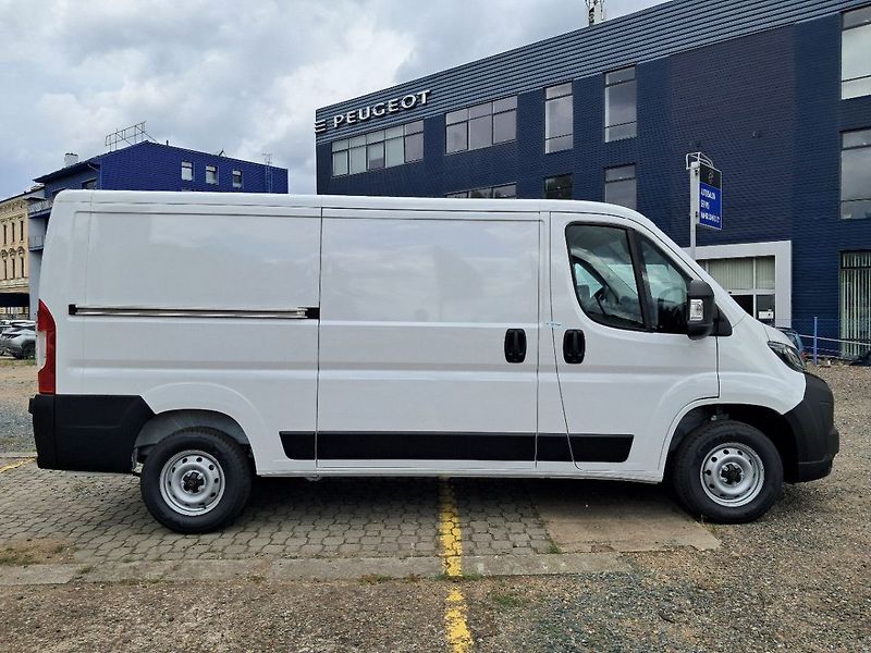Peugeot Boxer Furgon 3000 L2H1 BlueHDi 120k - fotka 4 z 10