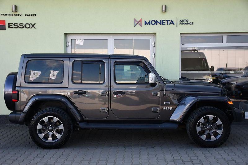 Jeep Wrangler 2.2CRD UNLIMITED REZERVACE - fotka 13 z 51