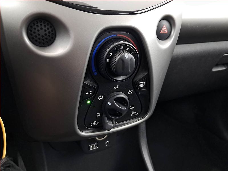 Toyota Aygo (2017) 1.0 VVT-i, Tempomat - fotka 13 z 14