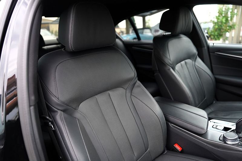 BMW Řada 5 M550i xDrive/Lasery,HUD/530PS - fotka 28 z 44