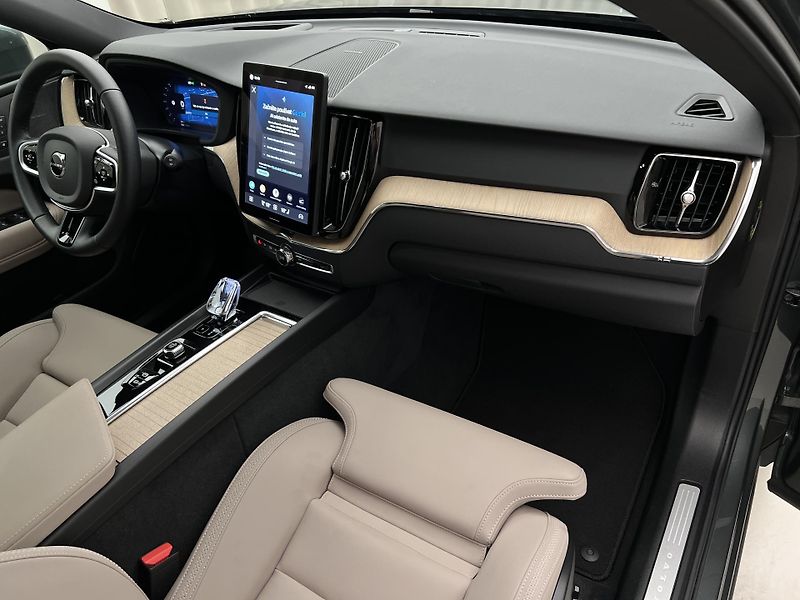 Volvo XC60 B5 AWD BRIGHT PLUS CZ 1. maj. - fotka 24 z 46