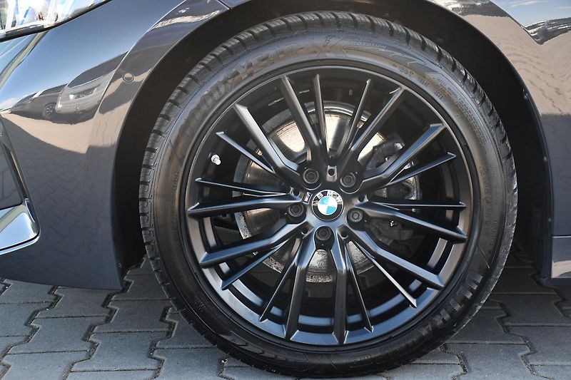 BMW Řada 3 320d xDrive M-SPORT  - fotka 17 z 43