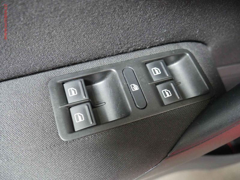 Volkswagen Polo (2009) 1.2HTP, ČR, AC, temp, STK8/28 - fotka 15 z 15