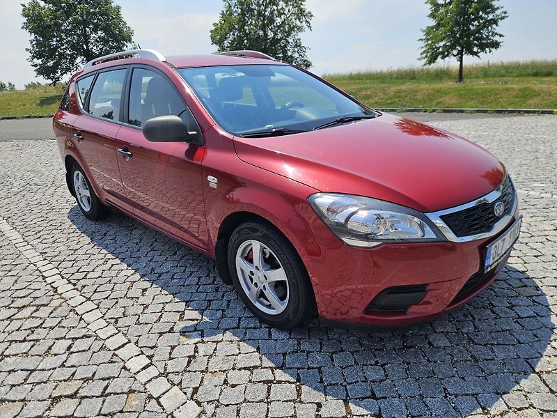 Kia Ceed (2011) 1.4 66kw, MOŽNÉ SPLÁTKY  - fotka 4 z 26