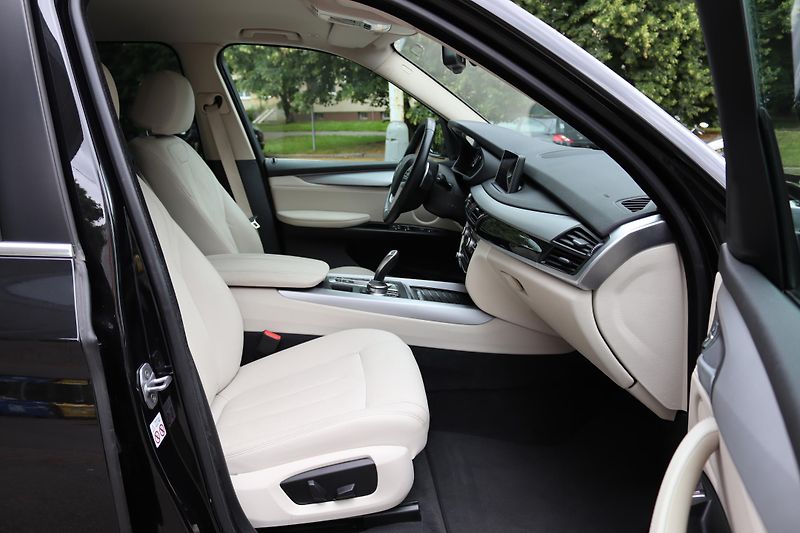 BMW X5 XDRIVE 40e F15 230kW DPH - fotka 39 z 48