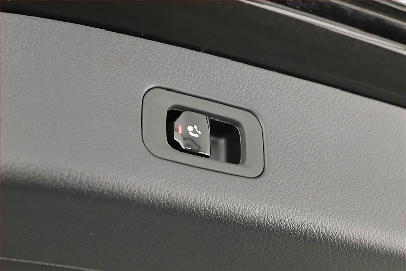 Mercedes-Benz GLC (2025) 200 4MATIC, Avantgarde - fotka 21 z 23